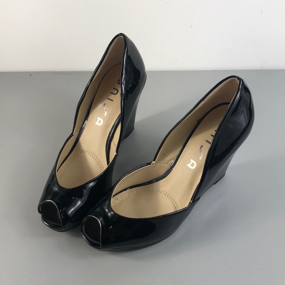 NWOT UNISA Black patent leather peep toe wedge